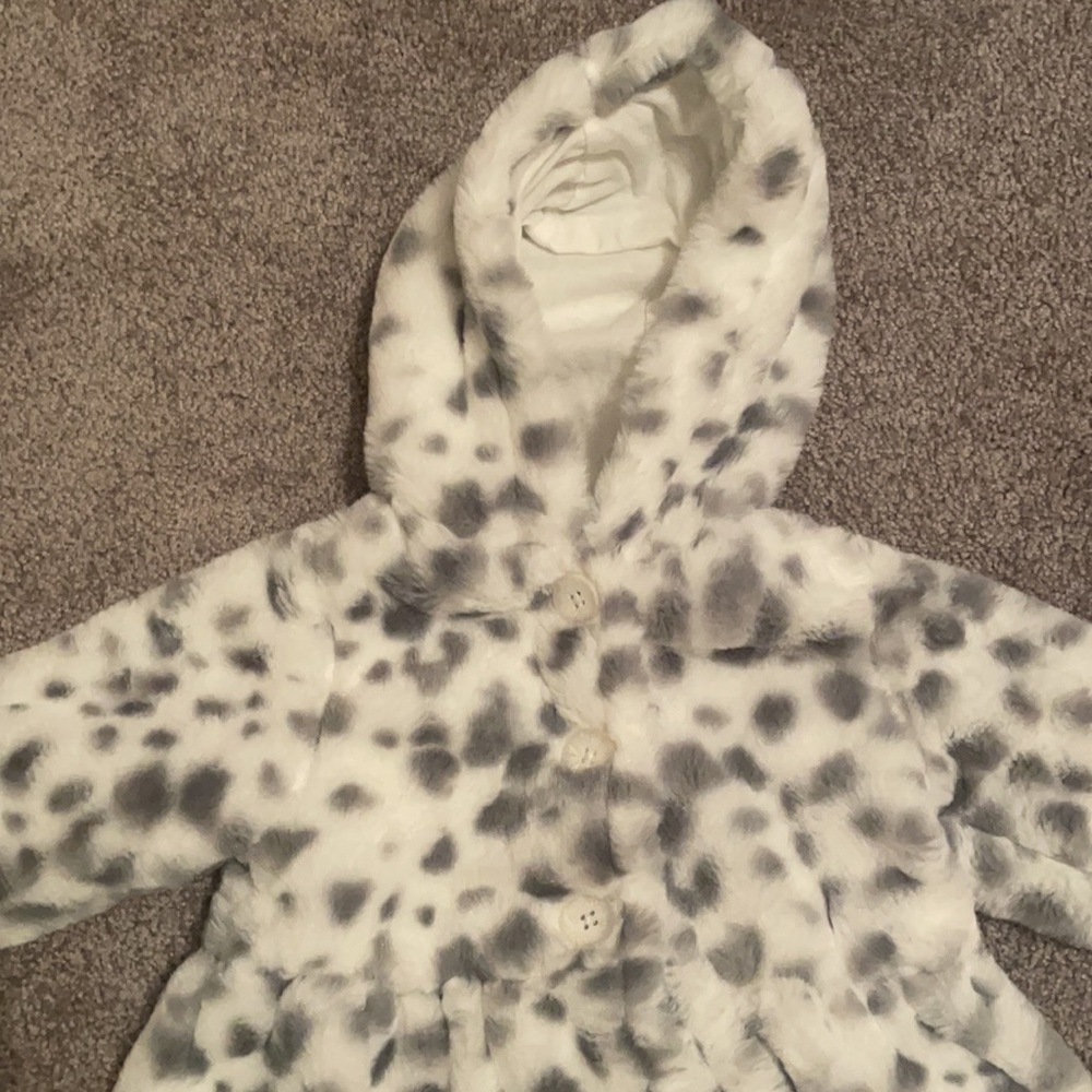 First Impressions Snow Leopard Jacket - Picture 2 of 8